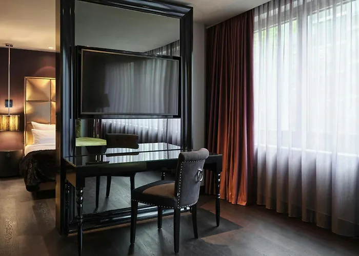 Roomers Frankfurt Central, Autograph Collection